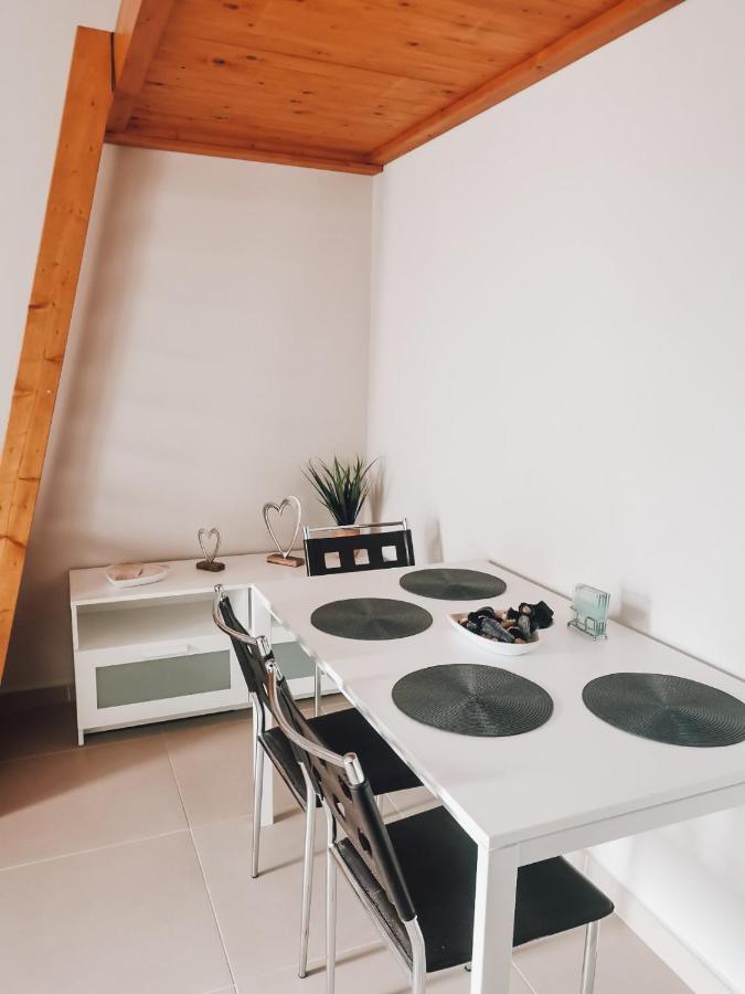 Efrosini'S By The Sea Apartment Chalkís Esterno foto